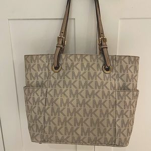 Micheal Kors Signature Jet Set Vanilla Tote Bag
